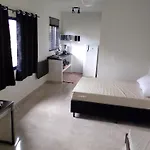 Quitinete Casal Ou Ate 4 Pessoas 150M Da Praia Das Toninhas